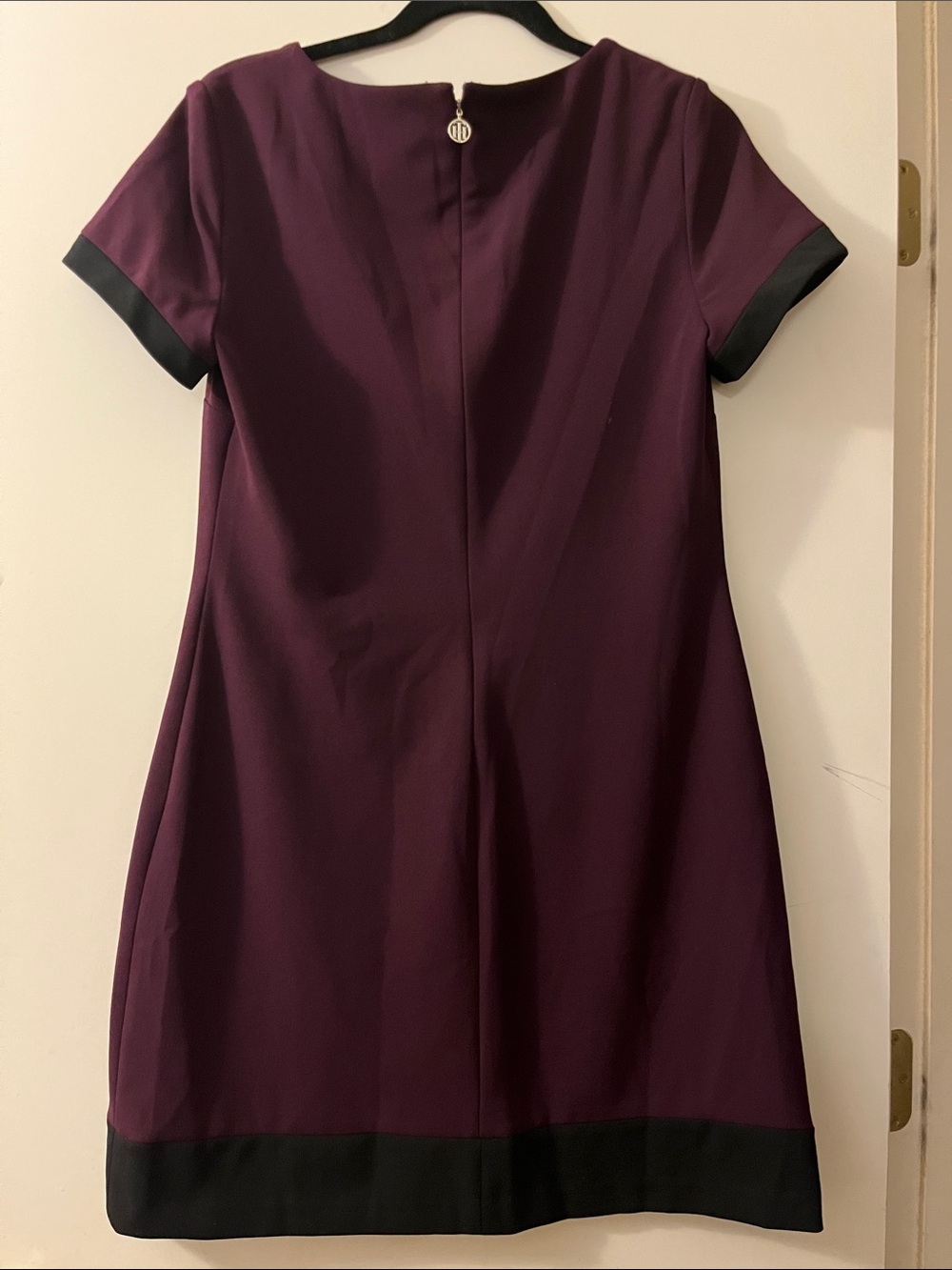 Tommy Hilfiger Plum Midi Shift Dress with Black Accents - Picture 5 of 7